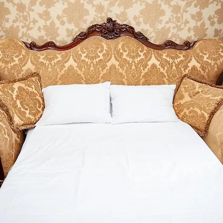 Hotel Queen Of Opera