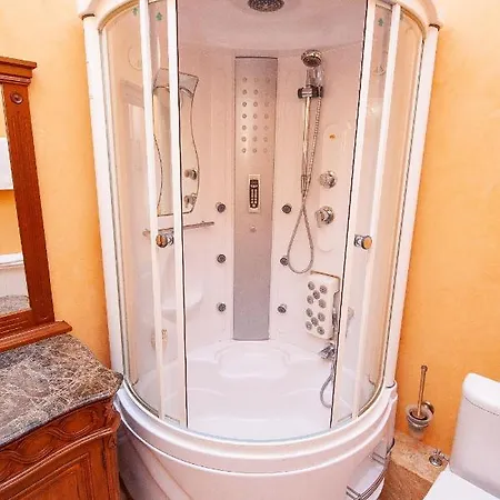 Hotel Queen Of Opera Odessa